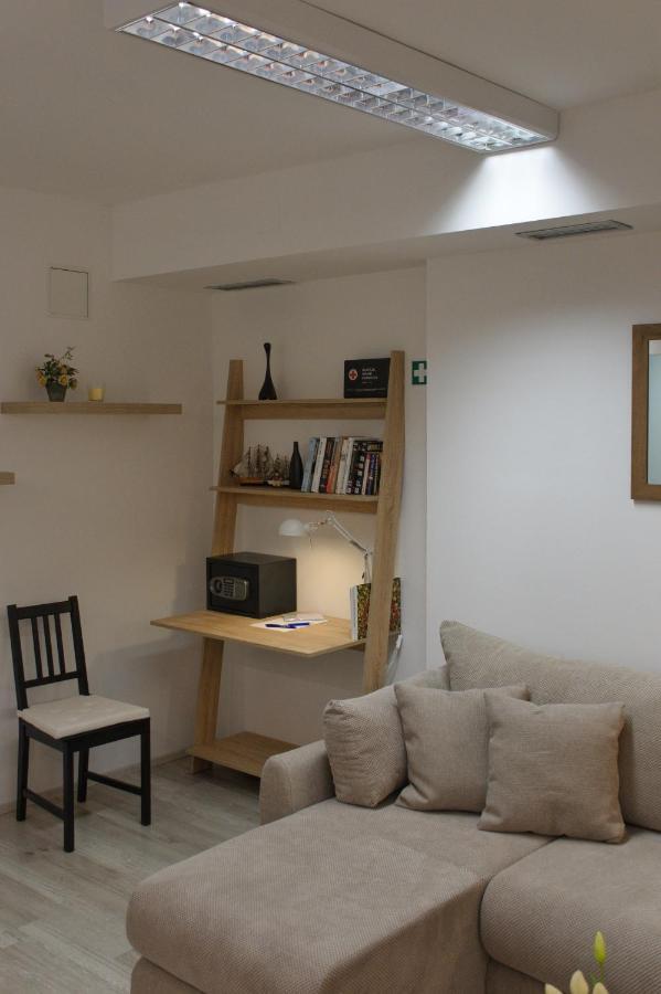 Apartment Anna - Free Pickup From Or Dropoff To Zagreb Airport At Any Time, Please Give Three Days Advance Notice - Long-Term Parking With Airport Transport Possibility Велика Гориця Екстер'єр фото